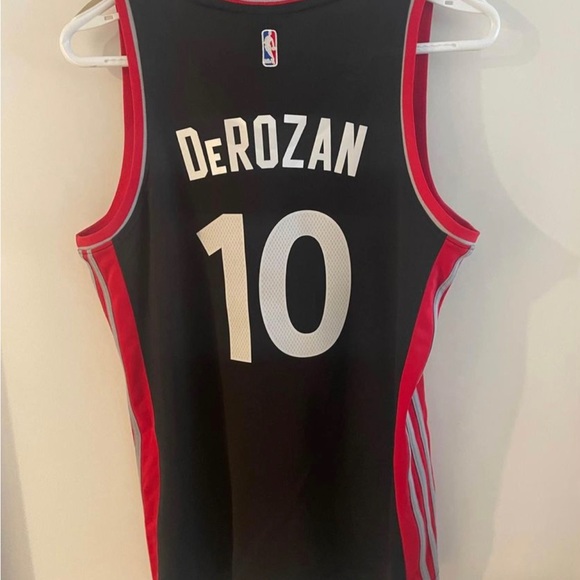 Toronto Raptors DeRozan Jersey - Picture 2 of 3